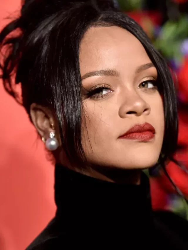 Billboard Explains:Rihanna Arrived At the Super Bowl